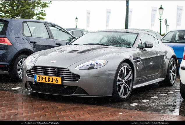 Aston Martin V12 Vantage