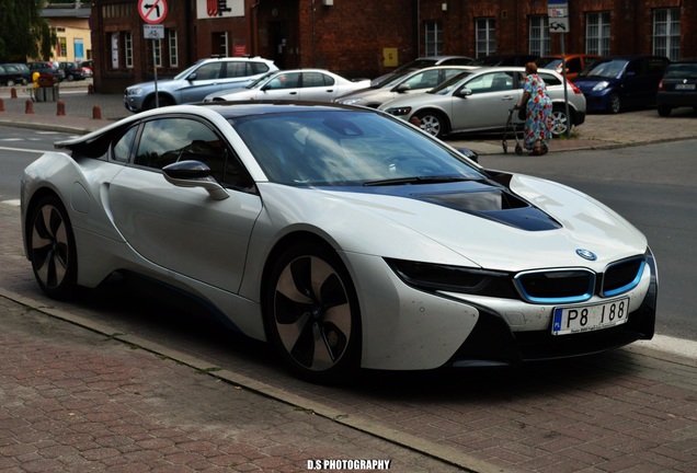 BMW i8