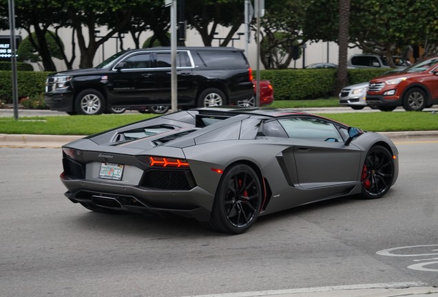 Lamborghini Aventador LP700-4 Roadster Pirelli Edition