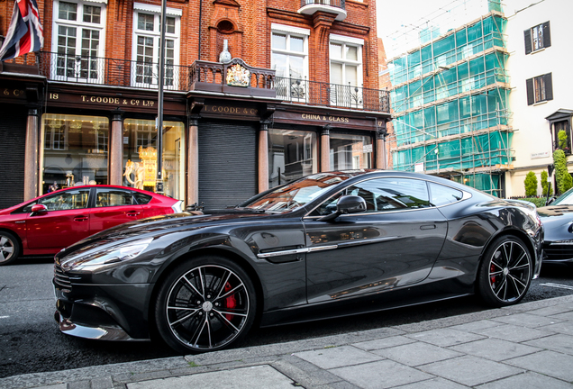 Aston Martin Vanquish 2013