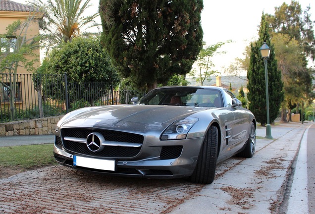 Mercedes-Benz SLS AMG