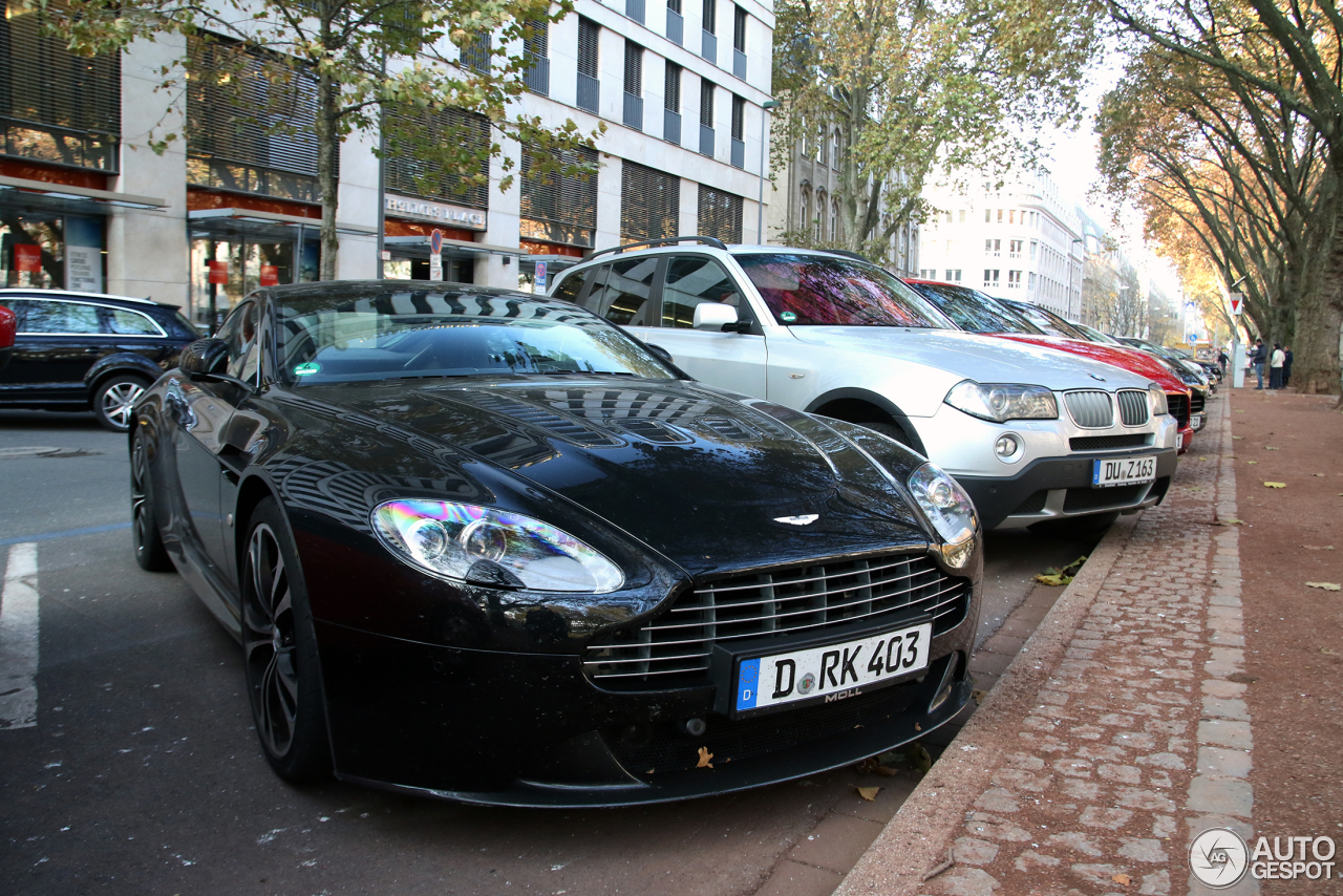 Aston Martin V12 Vantage Carbon Black Edition