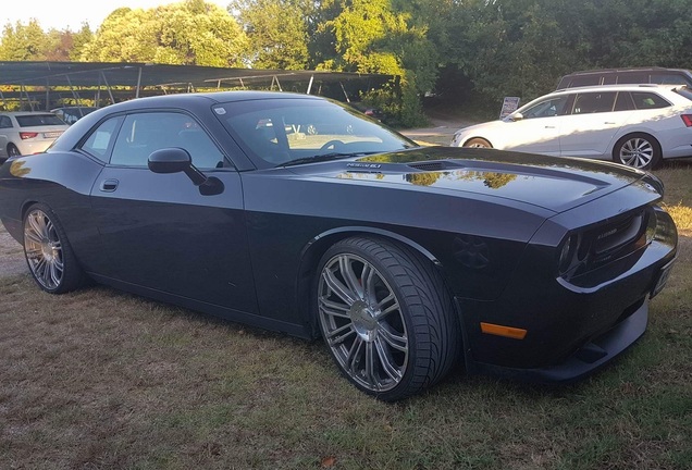 Dodge Challenger SRT-8