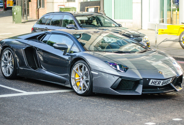 Lamborghini Aventador LP700-4 Roadster