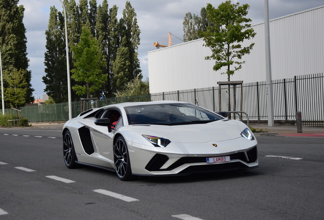 Lamborghini Aventador S LP740-4