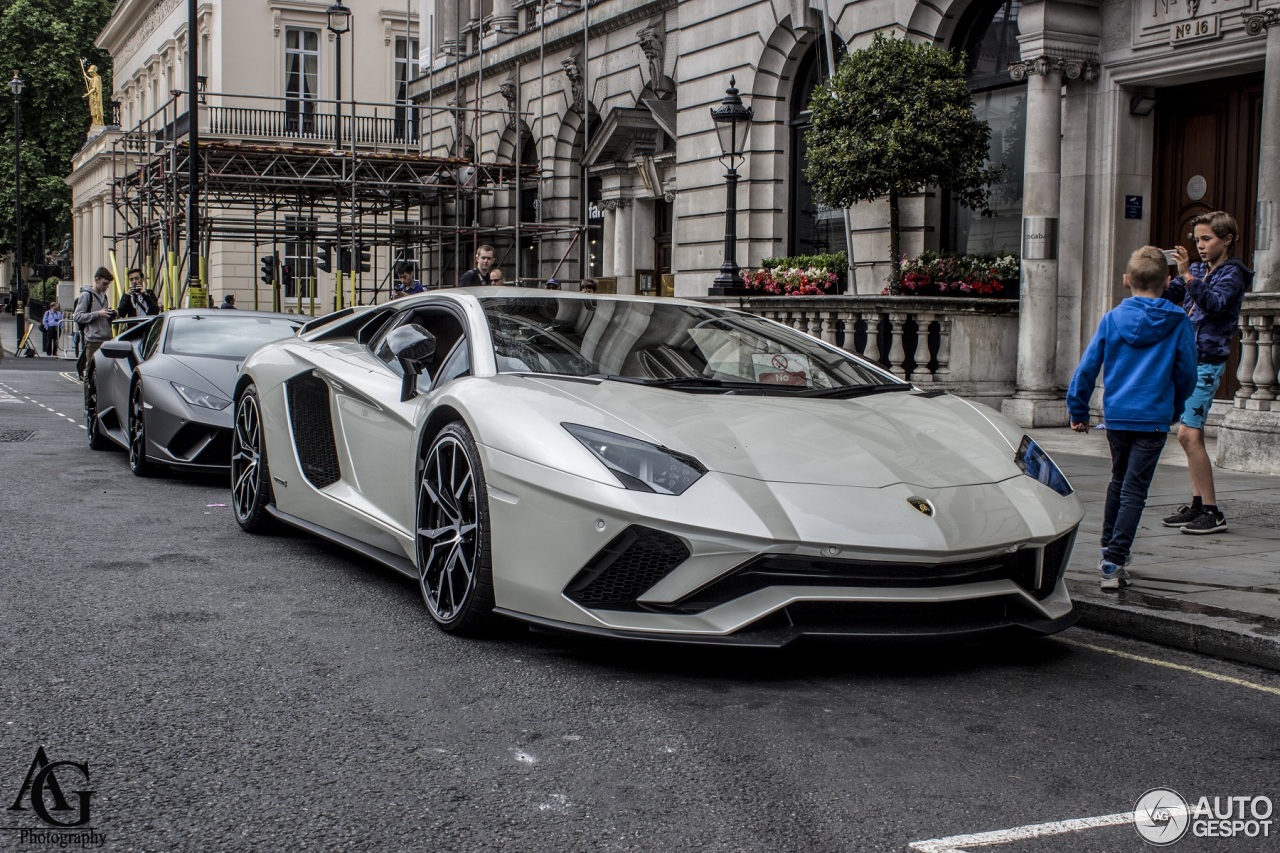 Lamborghini Aventador S LP740-4