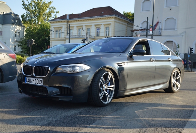 BMW M5 F10 2011