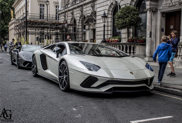 Lamborghini Aventador S LP740-4