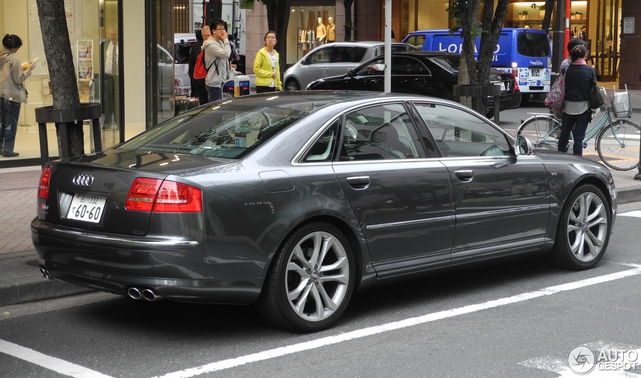 Audi S8 D3