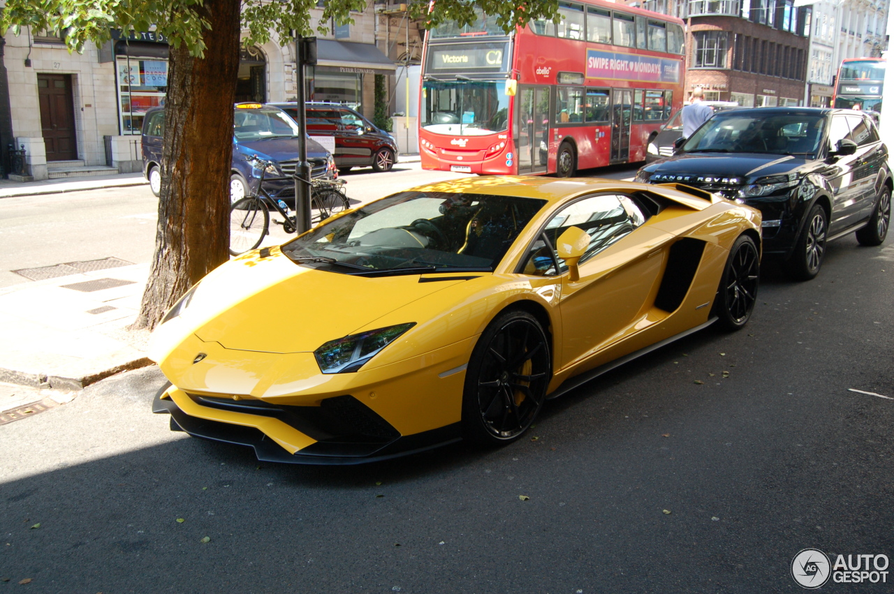 Lamborghini Aventador S LP740-4