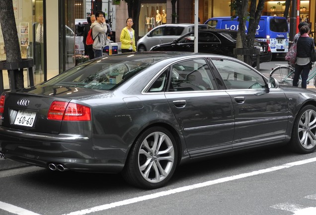 Audi S8 D3