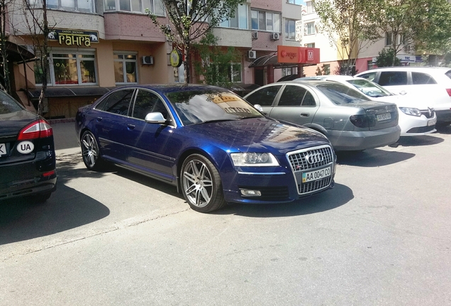 Audi S8 D3