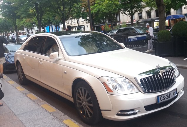 Maybach 62 S Landaulet 2011