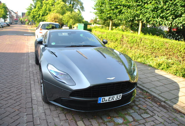 Aston Martin DB11