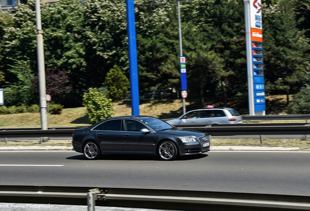 Audi S8 D3