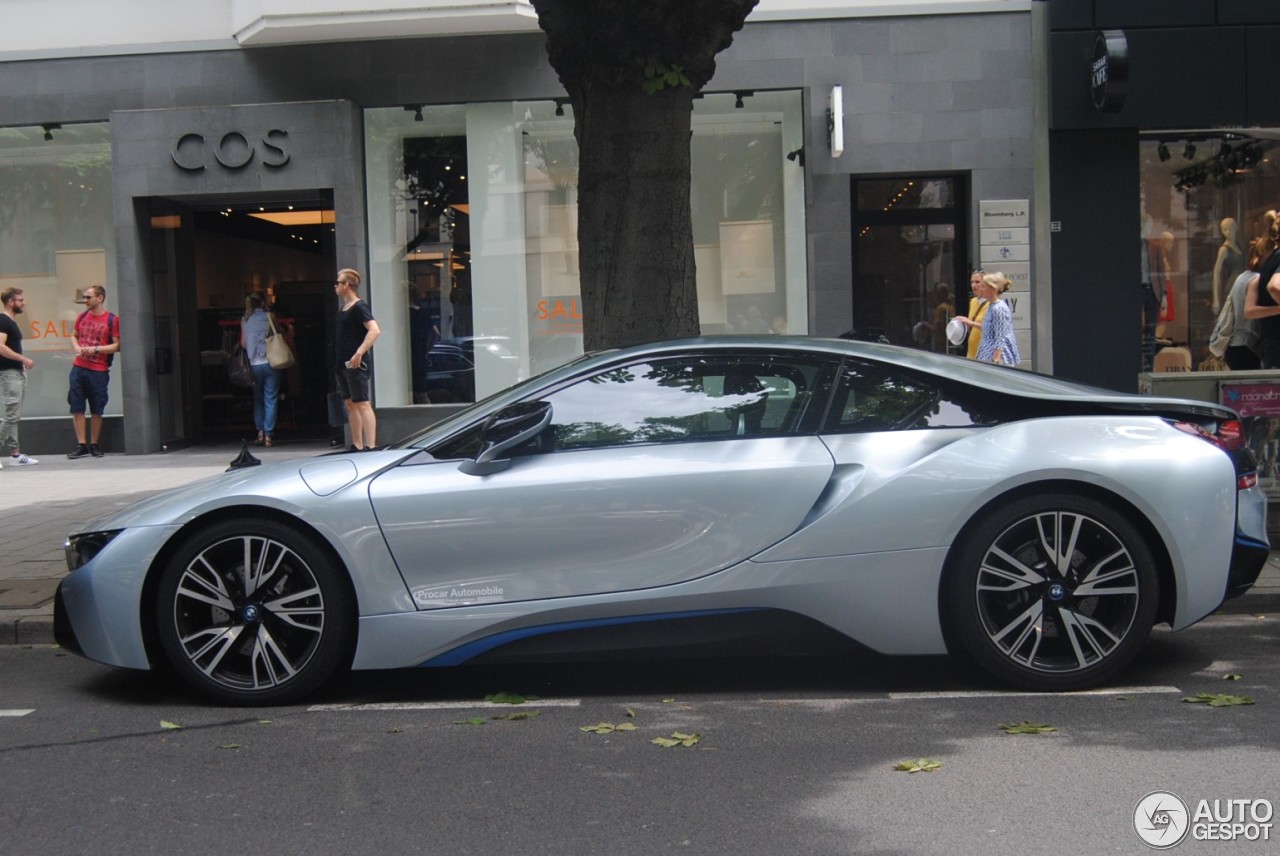 BMW i8