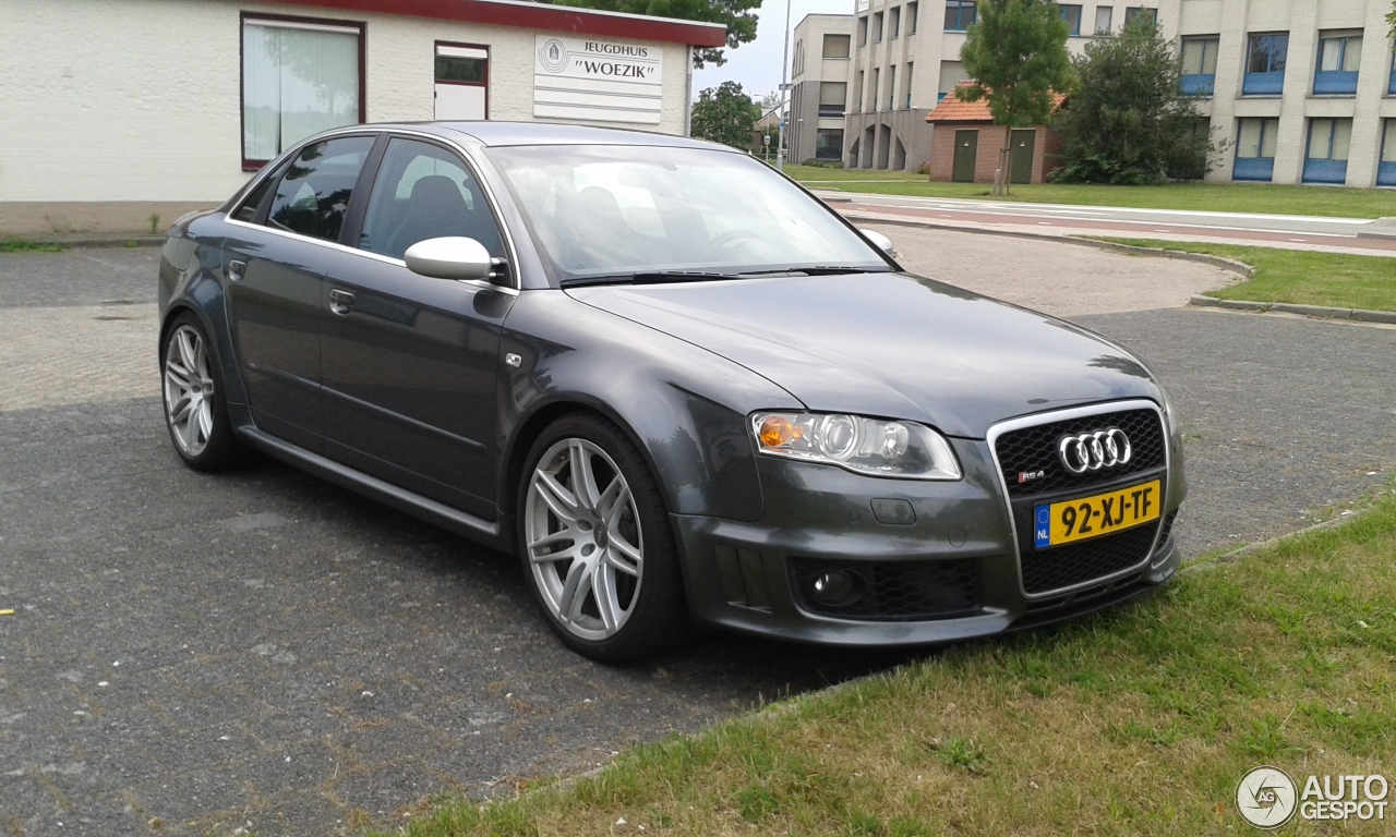 Audi RS4 Sedan