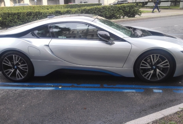 BMW i8