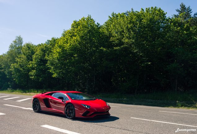 Lamborghini Aventador S LP740-4