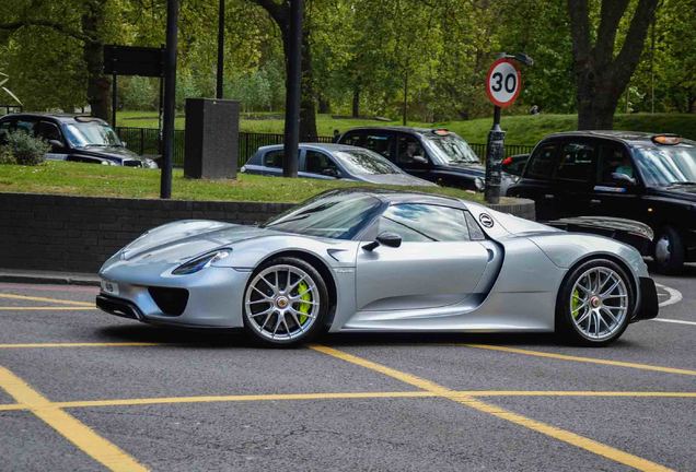 Porsche 918 Spyder Weissach Package