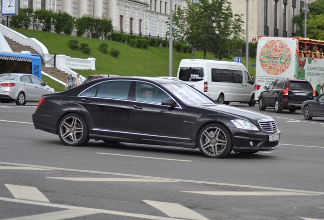 Mercedes-Benz S 65 AMG V221