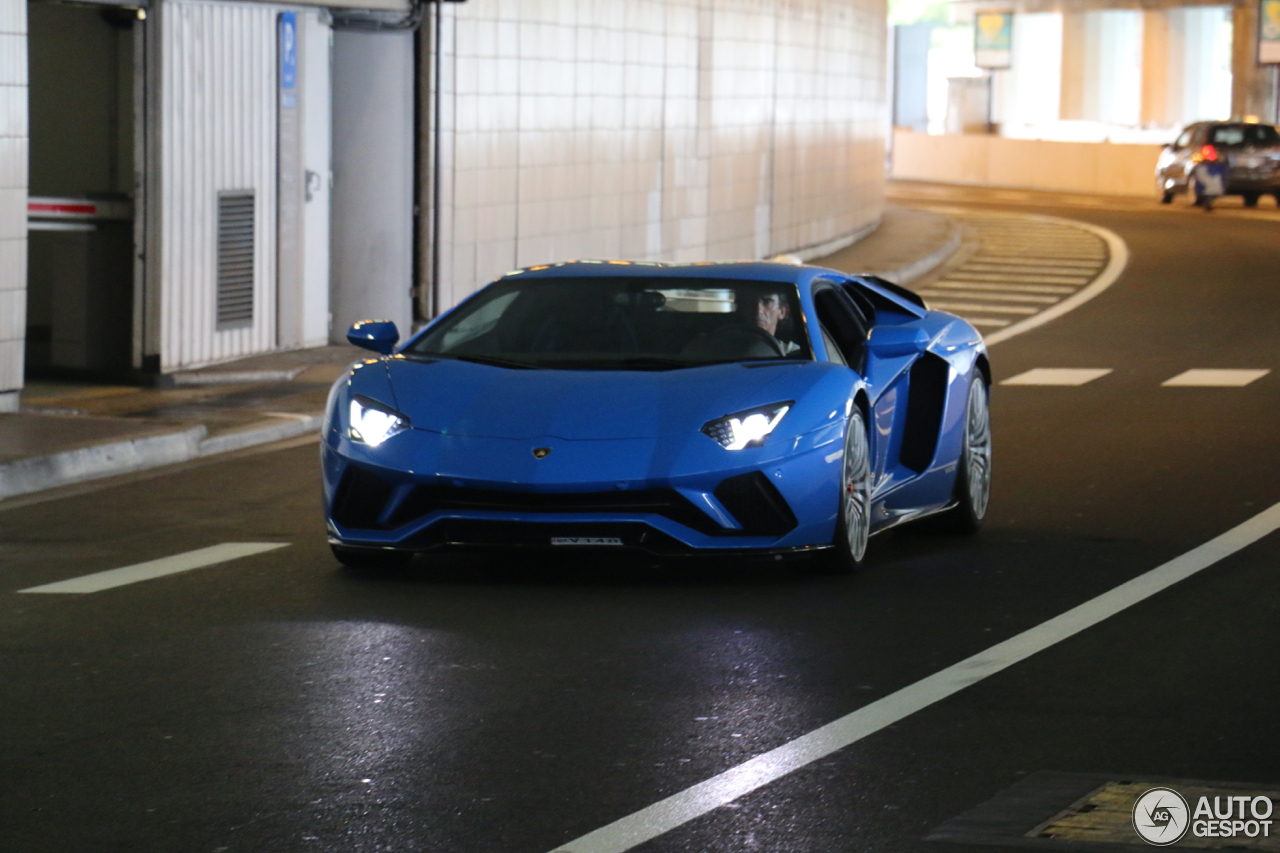 Lamborghini Aventador S LP740-4