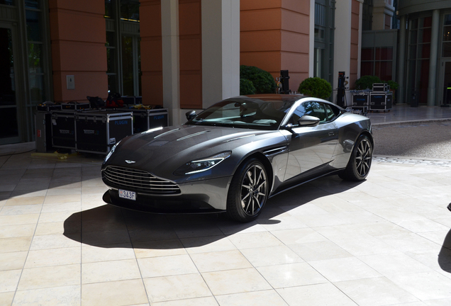 Aston Martin DB11