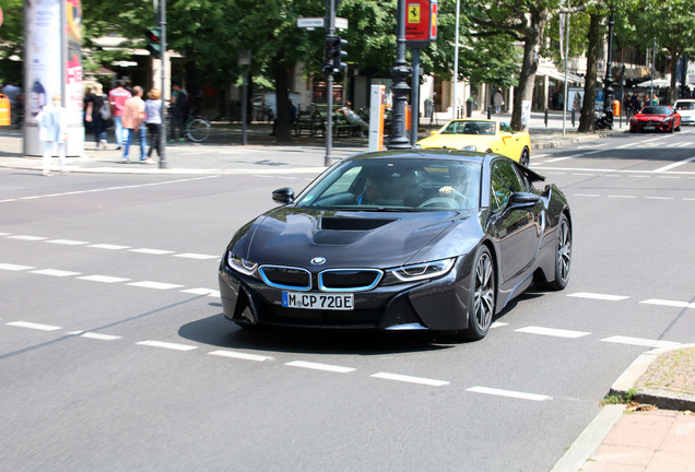 BMW i8