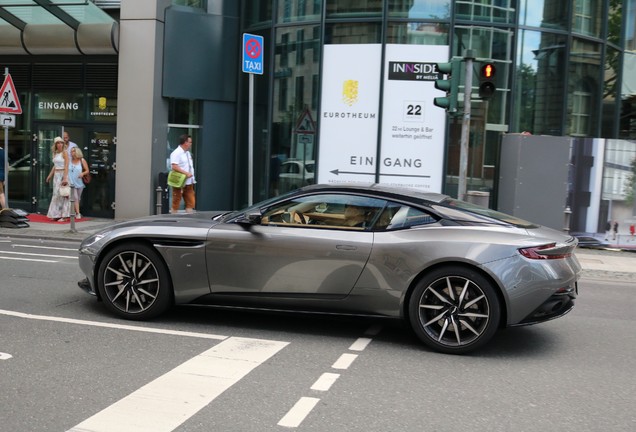 Aston Martin DB11