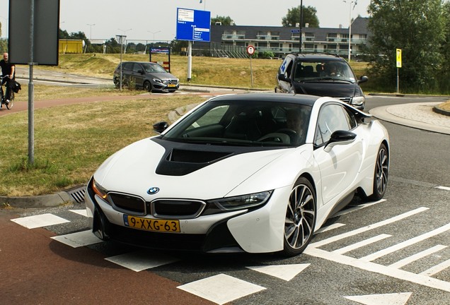 BMW i8