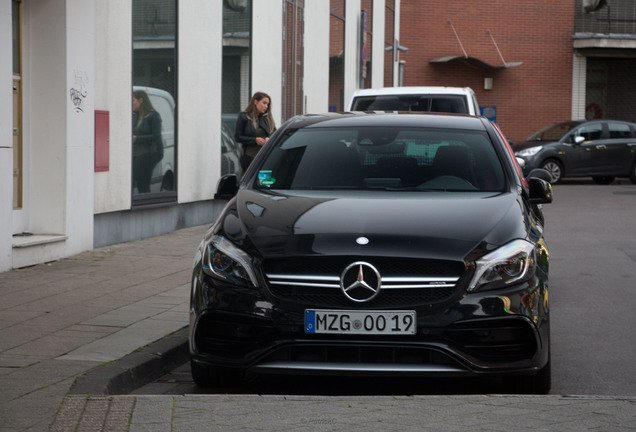 Mercedes-AMG A 45 W176 2015