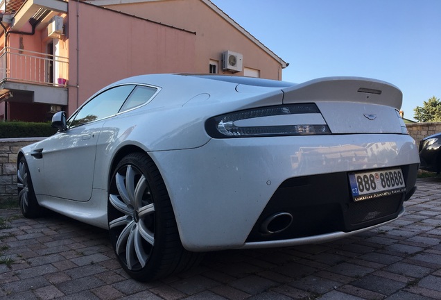 Aston Martin V8 Vantage S