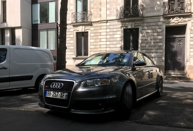 Audi RS4 Sedan