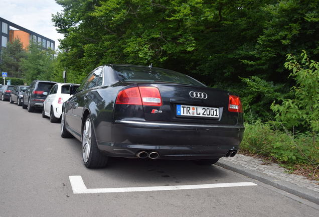 Audi S8 D3