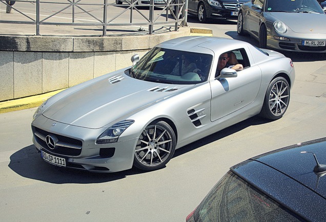 Mercedes-Benz SLS AMG