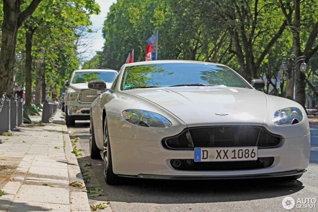 Aston Martin V8 Vantage