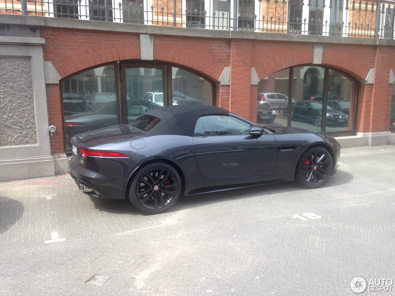 Jaguar F-TYPE R Convertible