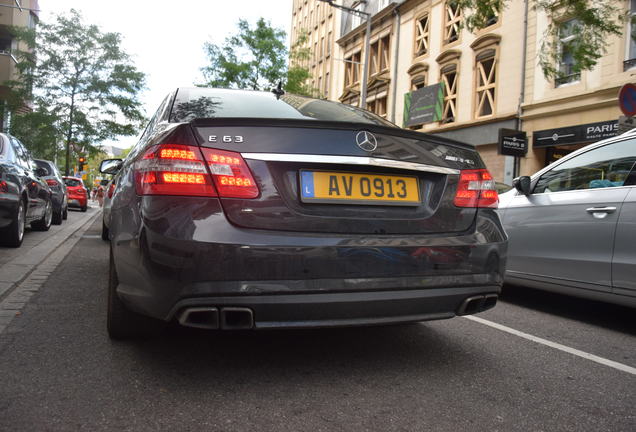 Mercedes-Benz E 63 AMG W212 V8 Biturbo