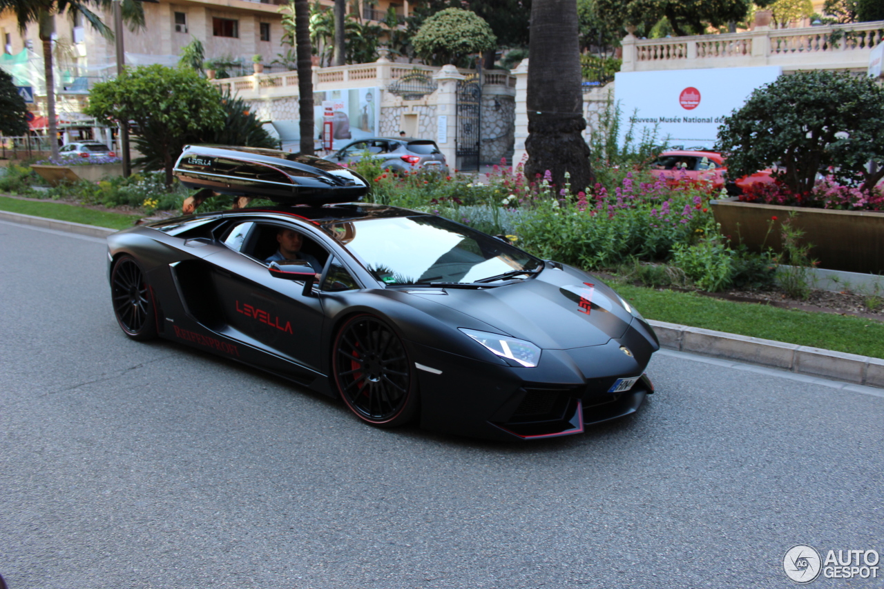 Lamborghini Aventador LP700-4 Pirelli Edition