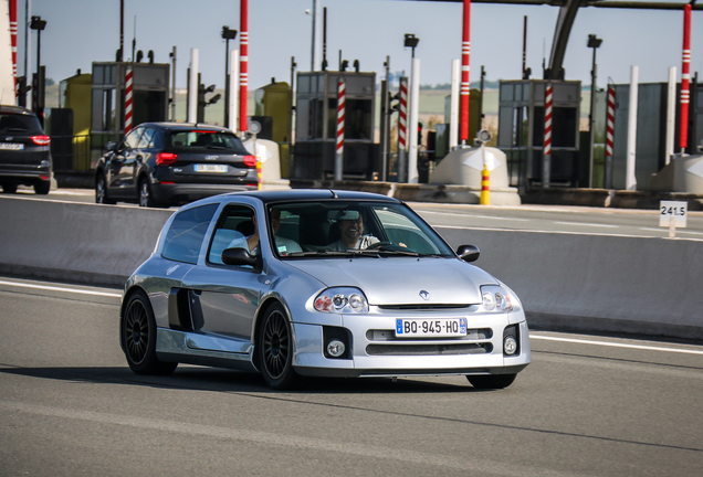 Renault Clio V6