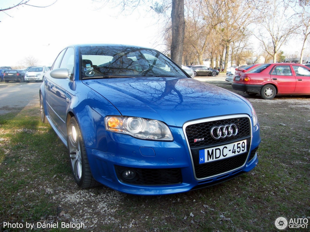 Audi RS4 Sedan