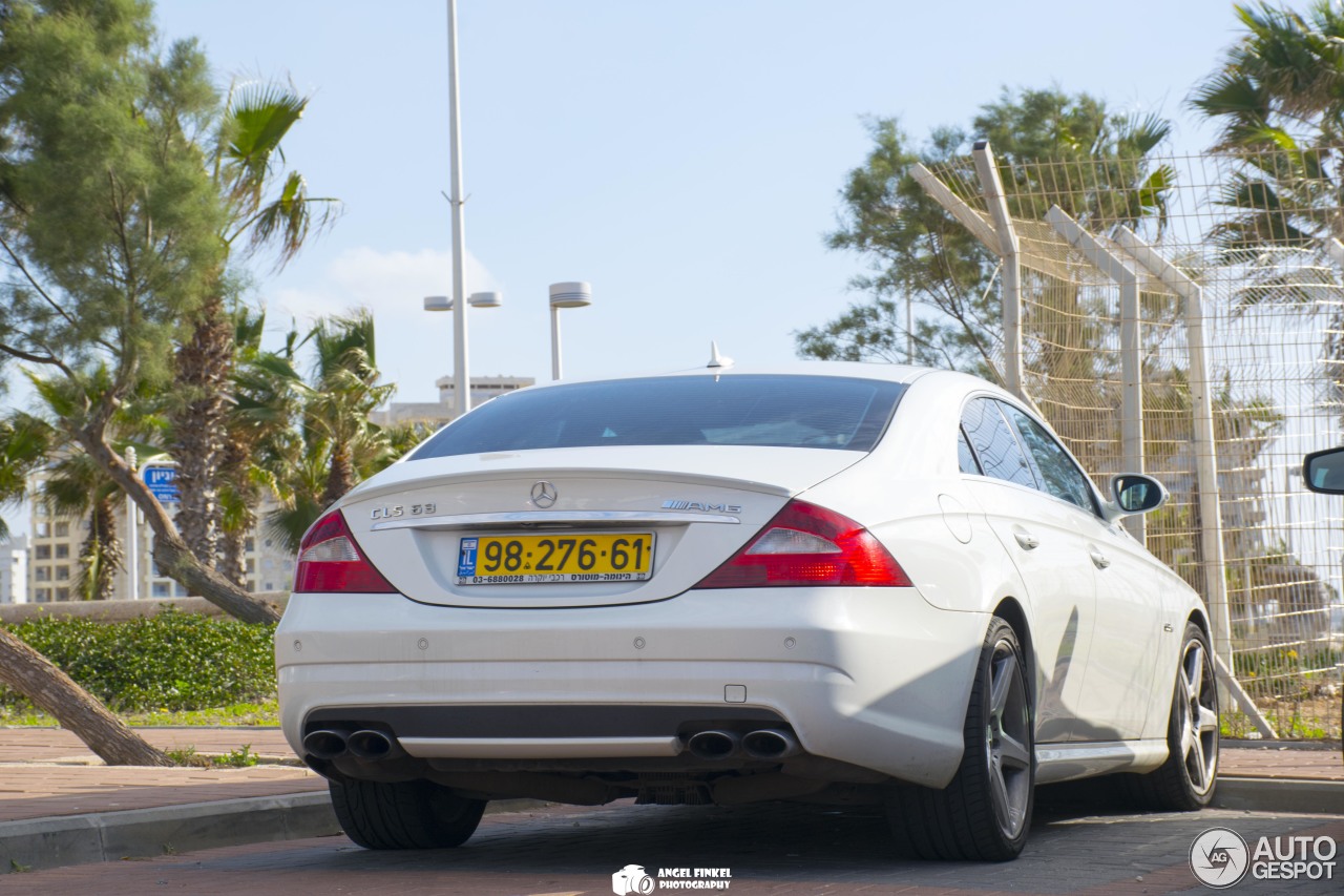 Mercedes-Benz CLS63 wacht op een nieuw setje veren