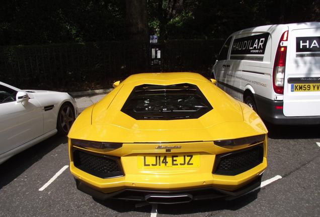 Lamborghini Aventador LP700-4