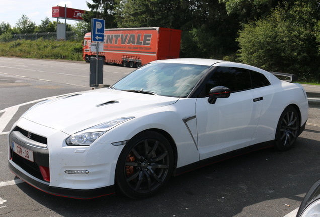 Nissan GT-R 2015