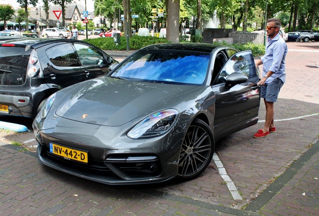 Porsche 971 Panamera Turbo