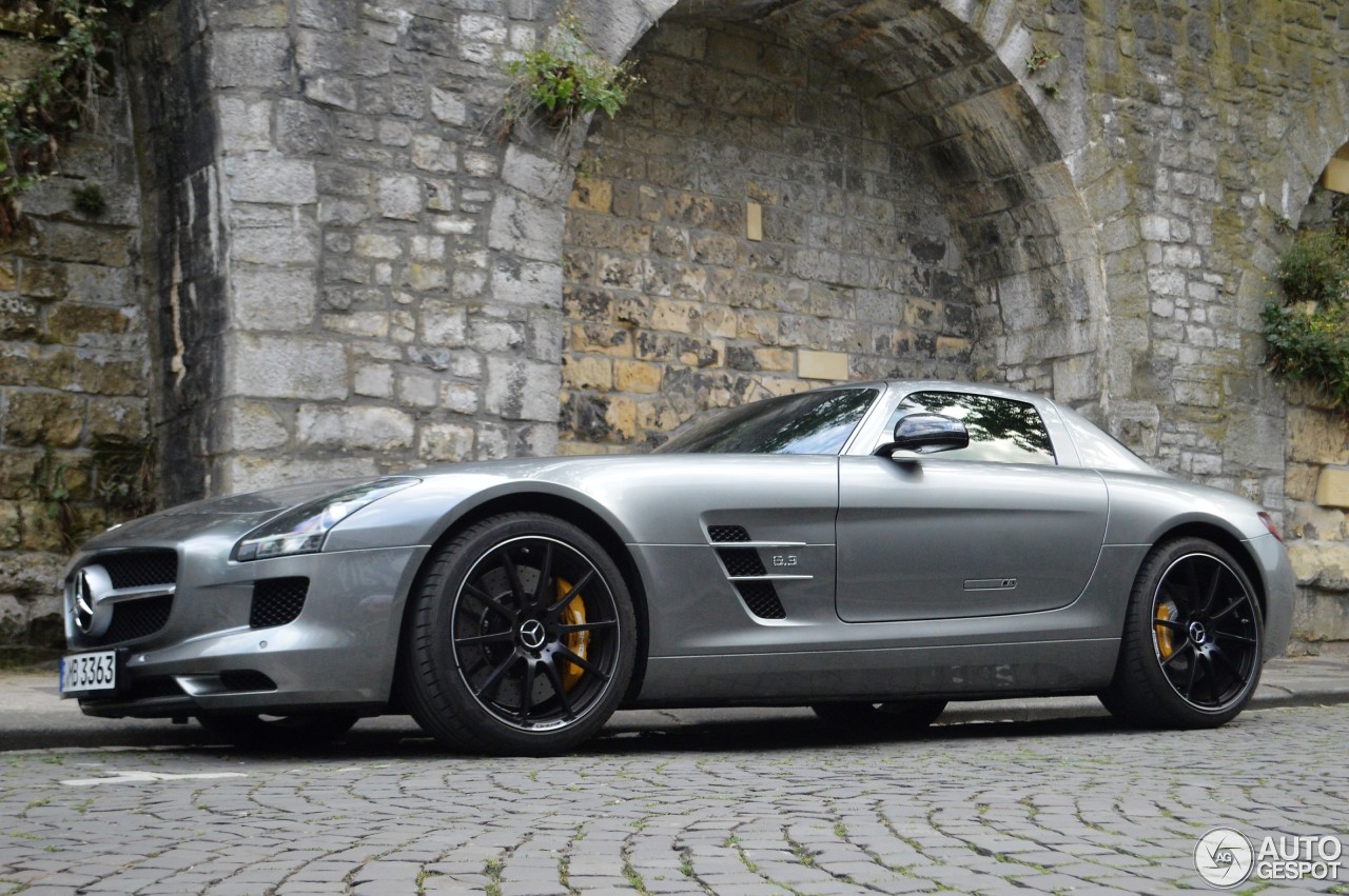 Mercedes-Benz SLS AMG