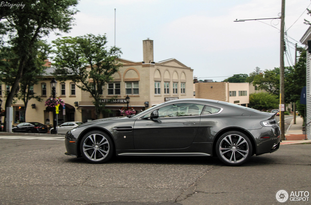 Aston Martin V12 Vantage