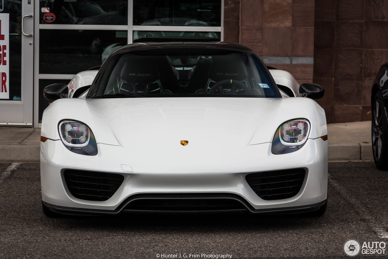 Porsche 918 Spyder Weissach Package