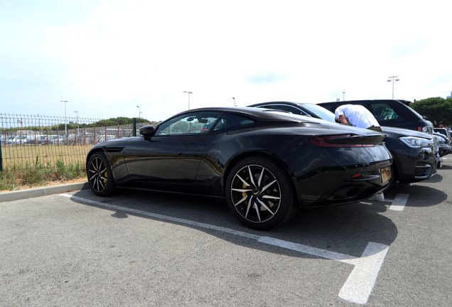 Aston Martin DB11