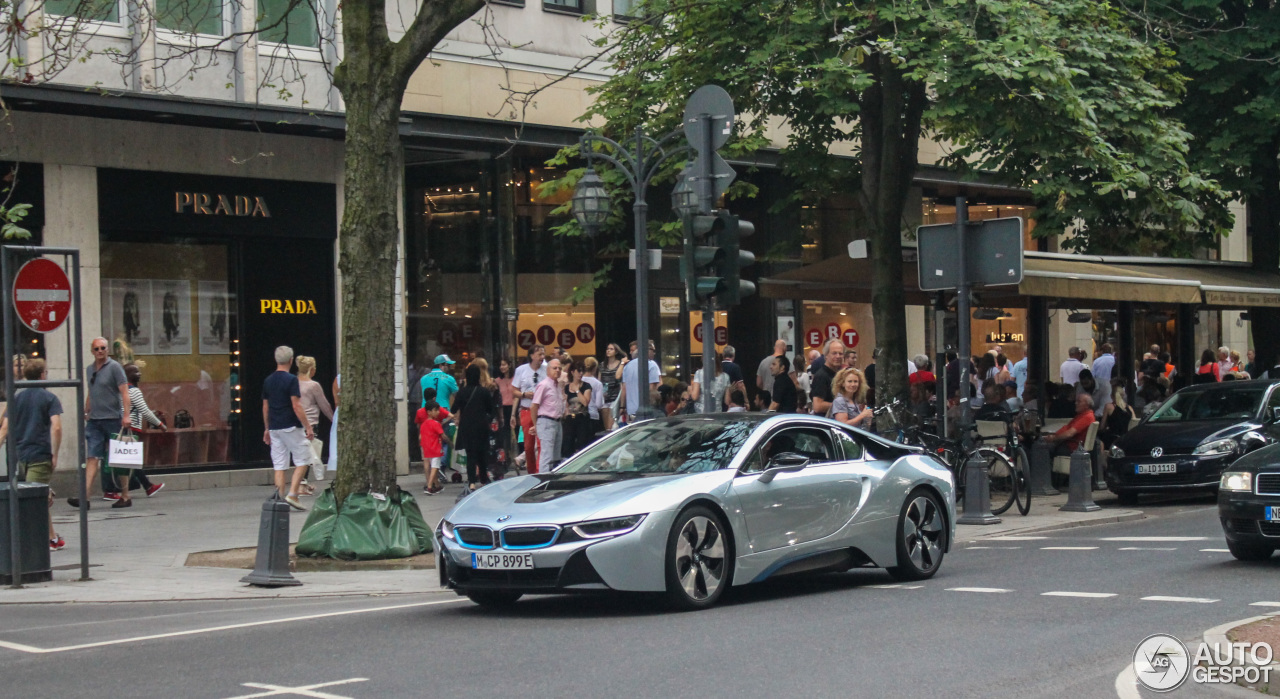 BMW i8